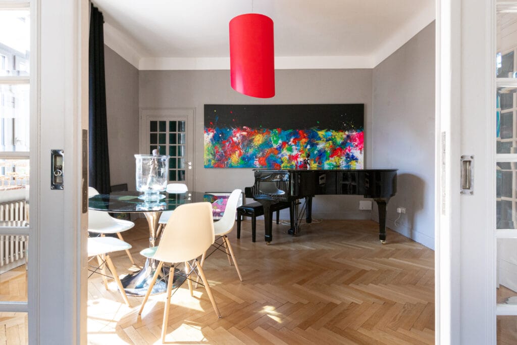 Salle à manger avec piano, parquet point de Hongrie, maison de 1930 à Metz-Queuleu