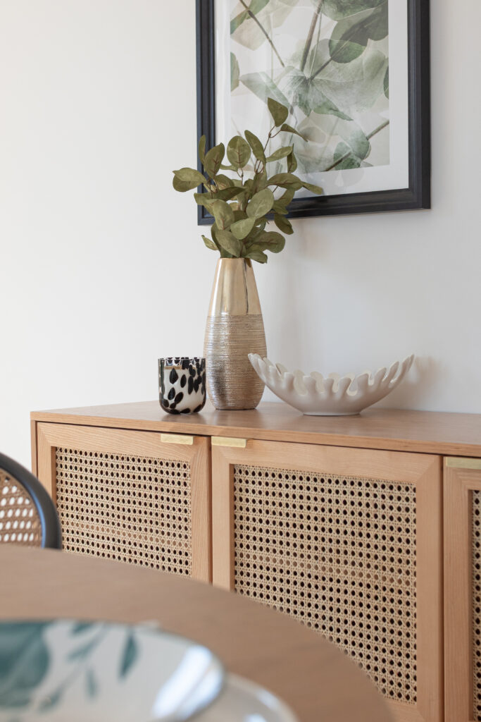 Zoom sur un élément de ce salon dans un appartement à Nancy avec une décoration florale