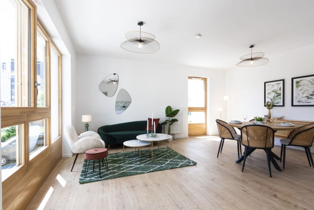 Séjour d’un appartement à Nancy photographié en lumière naturelle